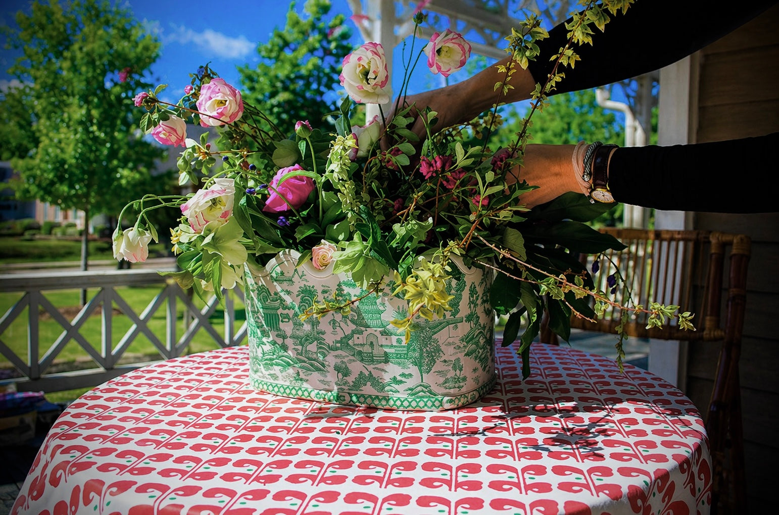 Green & White Scalloped Porcelain Cachepot