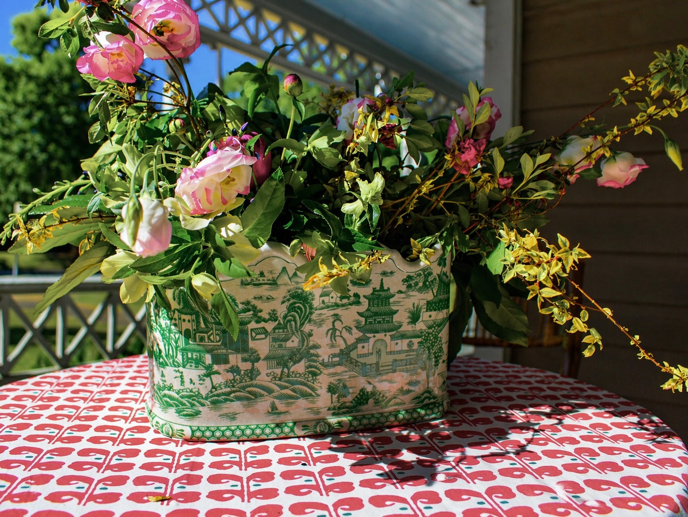 Green & White Scalloped Porcelain Cachepot
